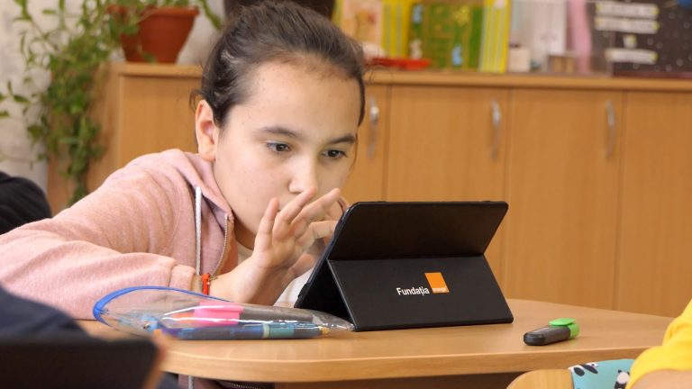 467 de elevi de la Școlile Gimnaziale Corbii Mari și Dragomirești continuă învățarea cu Digitaliada