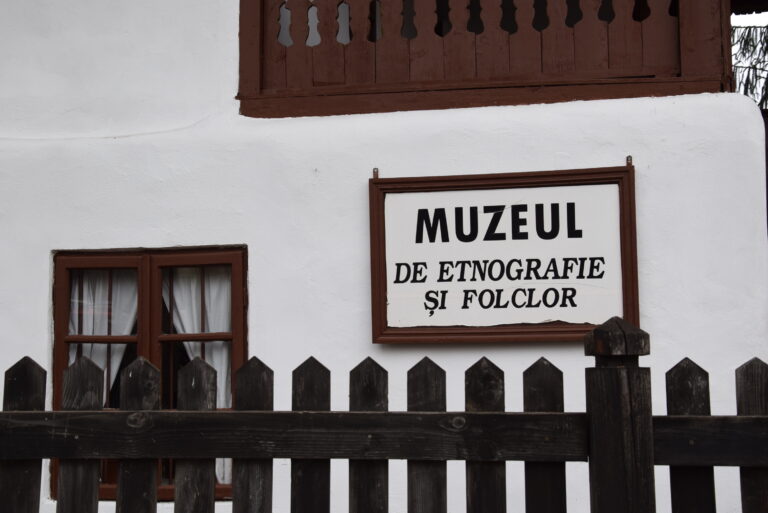 Muzeul de Etnografie şi Folclor Pucioasa și-a redeschis porțile