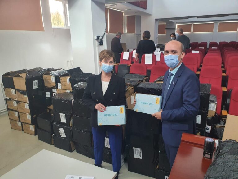 IȘJ Dâmbovița: O nouă tranșă de tablete (1200) va ajunge la elevii dâmbovițeni
