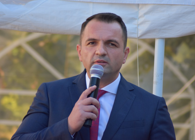 Referitor la centrele de vaccinare anticovid-19, edilul Târgoviștei solicită Ministerului Sănătății asumare de responsabilități, nu doar transfer de atribuții către administrația locală, fără asigurarea resursei financiare aferente