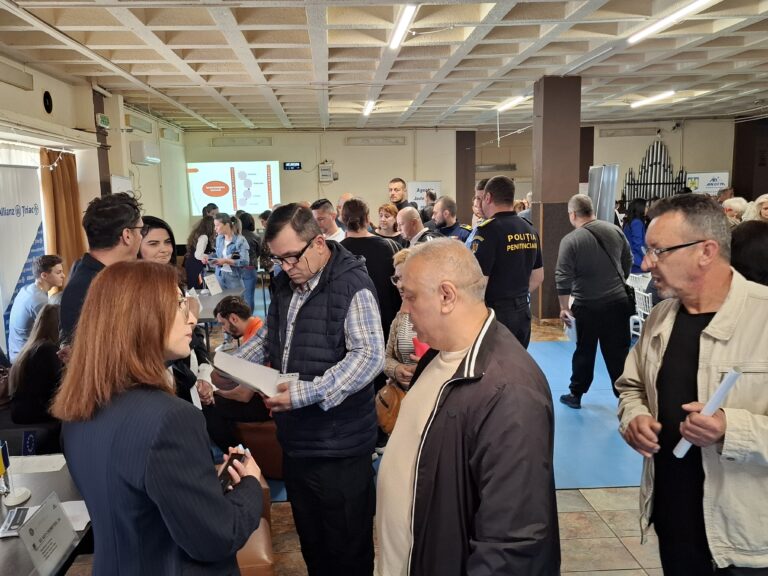 412 locuri de muncă ofertate și 367 persoane selectate în vederea angajării la Bursa Locurilor de Muncă, organizată de AJOFM Dâmbovița!