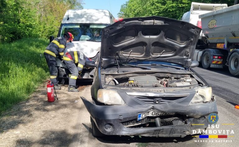 Priseaca: 3 autoturisme implicate într-un accident rutier! Un bărbat a fost transportat la spital!