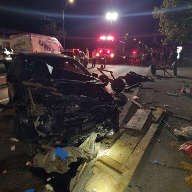 Târgoviște: Accident între un autoturism și un atelaj hipo! O femeie și trei minori au fost răniți, fiind transportați  la spital!