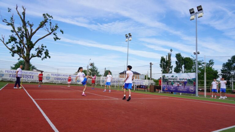 Sport și energie la ,,Zilele Județului Dâmbovița’’: Campionatul de tenis cu piciorul și Crosul „Iubim Dâmbovița” au atras numeroși participanți