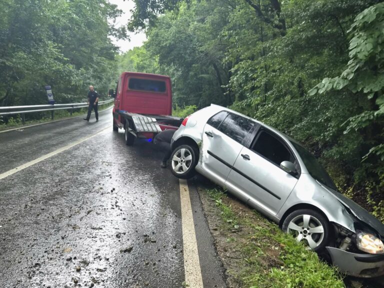 Victima unui accident rutier, ajutată de jandarmii dâmbovițeni
