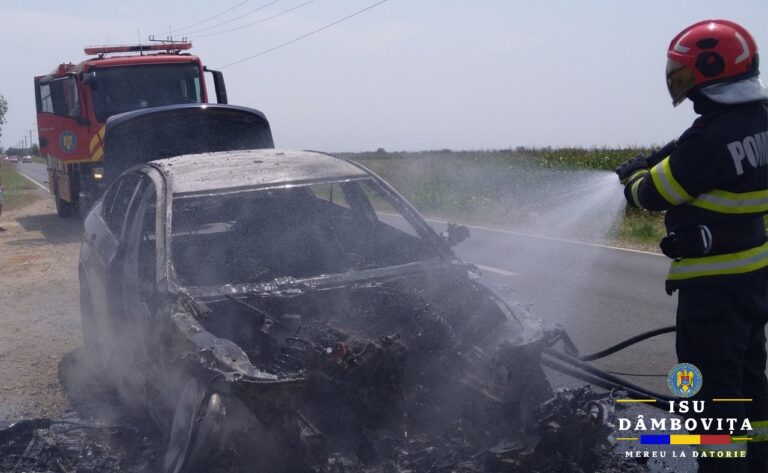 O mașină a luat foc la Dobra!