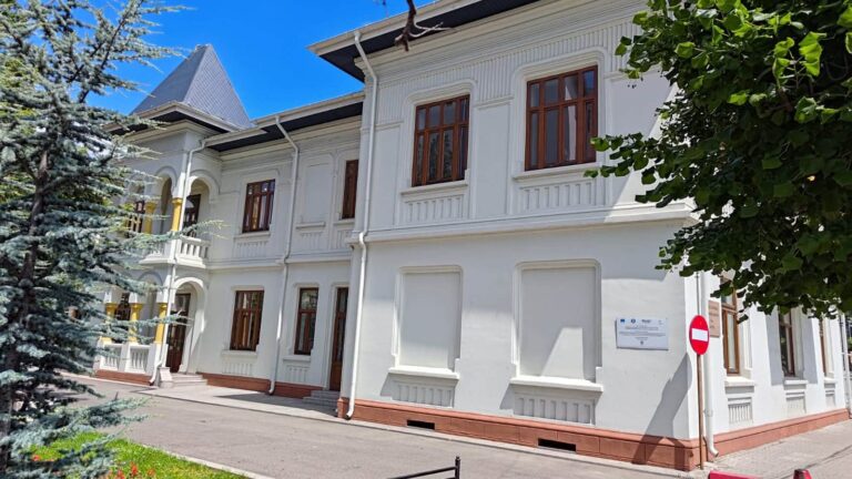 Găești: Centrul Cultural „Gheorghe Zamfir” și-a redeschis porțile, după finalizarea lucrărilor de reparații