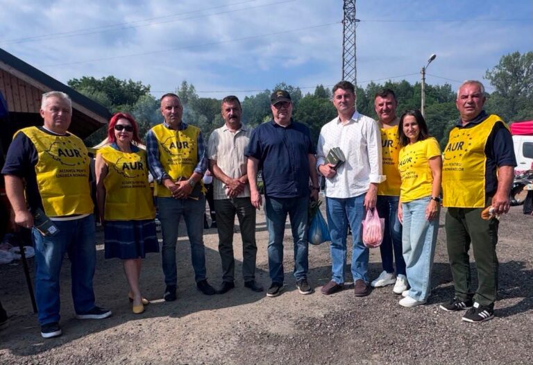 Senatorul AUR Ciprian Iacob, în mijlocul oamenilor în Târgul din Lăicăi