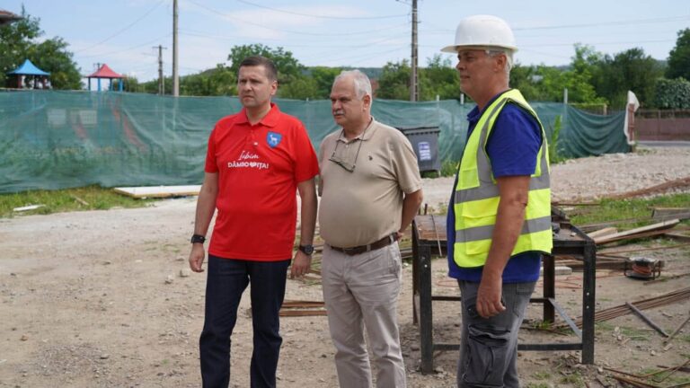 Președintele Consiliului Județean Dâmbovița, Corneliu Ștefan, în vizită de lucru la Ulmi și Mănești