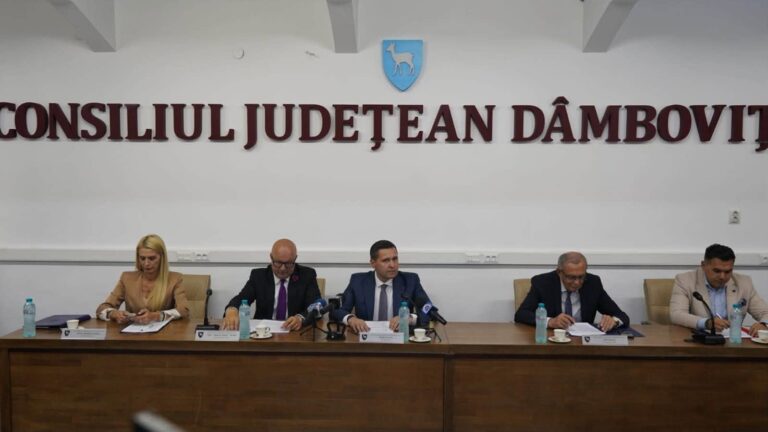 Consiliul Județean Dâmbovița a premiat elevele care au obținut media 10 la Bacalaureat